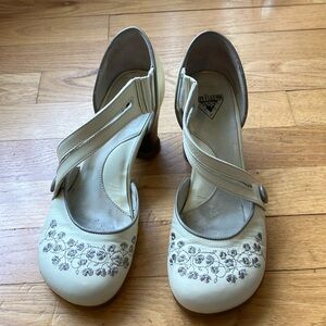 John Fluevog Viardot 6 Minstral family.